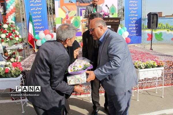 آیین نمادین نواختن  زنگ شکوفه‌ها در ارومیه