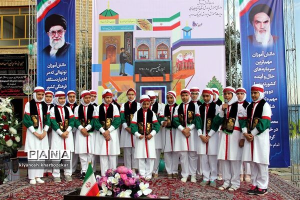 آیین نمادین نواختن  زنگ شکوفه‌ها در ارومیه