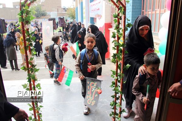 آیین نمادین نواختن  زنگ شکوفه‌ها در ارومیه