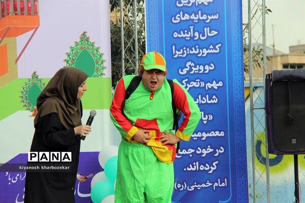 آیین نمادین نواختن  زنگ شکوفه‌ها در ارومیه