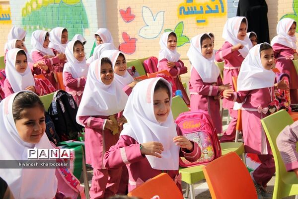 آیین نمادین نواختن  زنگ شکوفه‌ها در ارومیه