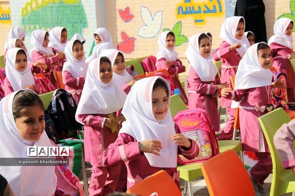 آیین نمادین نواختن  زنگ شکوفه‌ها در ارومیه