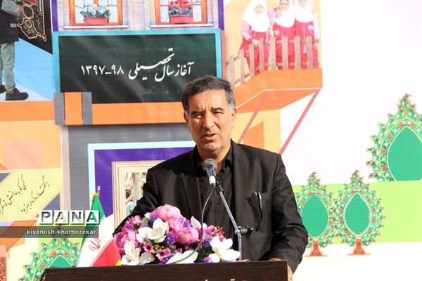 آیین نمادین نواختن  زنگ شکوفه‌ها در ارومیه