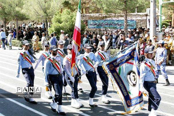 برگزاری مراسم رژه نیرو‌های مسلح در بیرجند
