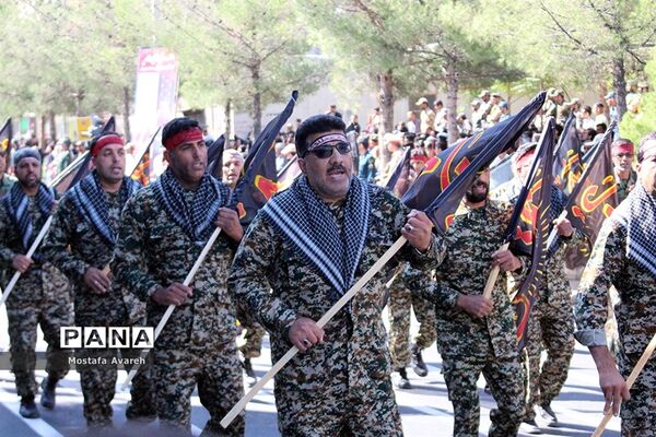 برگزاری مراسم رژه نیرو‌های مسلح در بیرجند
