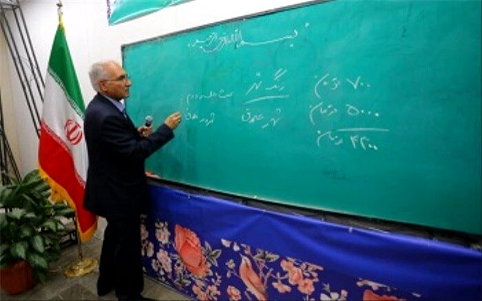 دانش‌آموزان پای درس شهردار اصفهان در ایستگاه مترو؛ درس امروز: من با مترو به مدرسه می‌روم