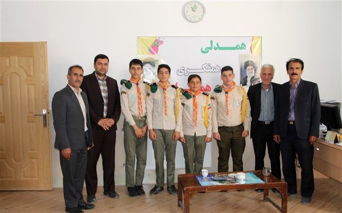 دیدار دانش‌آموزان نمونه   پیشتاز مدرسه  شهید رجایی  شهرستان بجنورد با مسئولان  سازمان دانش‌آموزی