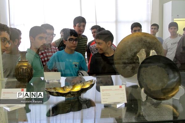 بازدید دانش آموزان از موزه ملی ایران