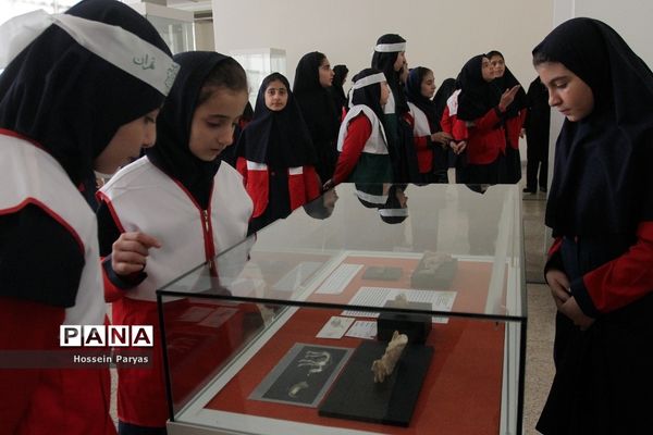 بازدید دانش آموزان از موزه ملی ایران