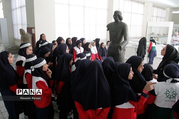بازدید دانش آموزان از موزه ملی ایران