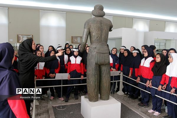 بازدید دانش آموزان از موزه ملی ایران