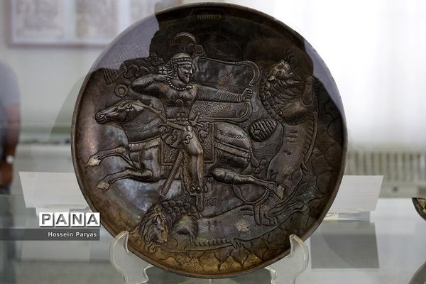 بازدید دانش آموزان از موزه ملی ایران