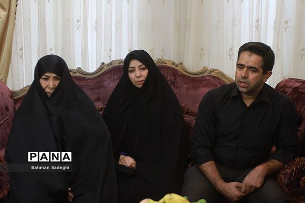 دیدار معاون پرورشی و فرهنگی وزارت آموزش و پرورش با خانواده شهیدان قمی و مظفر
