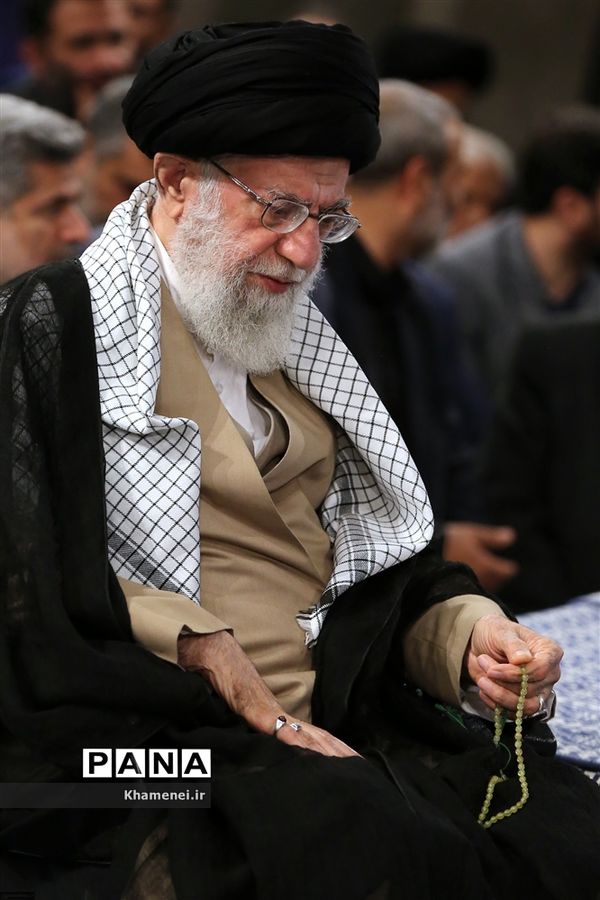 شب خاطره دفاع‌ مقدس با حضور رهبر انقلاب