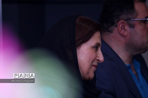 نمایش و نقد و بررسی فیلم اباجان در جزیره کیش