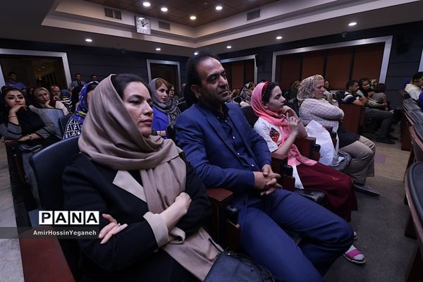 نمایش و نقد و بررسی فیلم اباجان در جزیره کیش