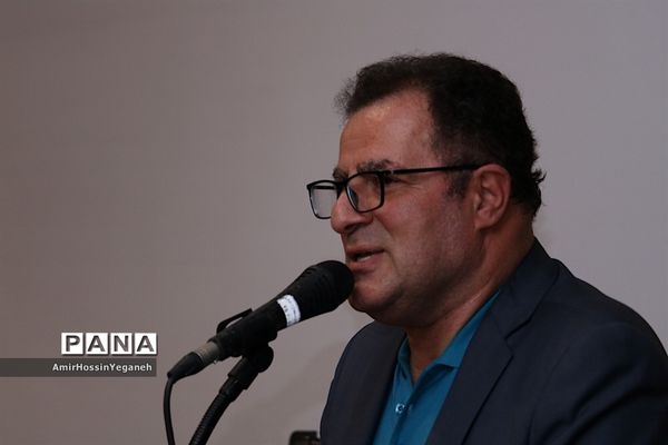 نمایش و نقد و بررسی فیلم اباجان در جزیره کیش