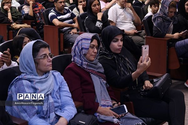 نمایش و نقد و بررسی فیلم اباجان در جزیره کیش