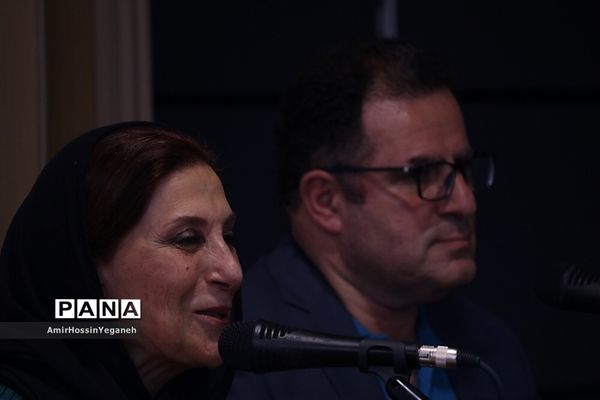 نمایش و نقد و بررسی فیلم اباجان در جزیره کیش