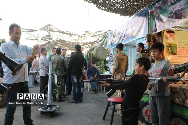 نمایشگاه هفته دفاع مقدس در ارومیه