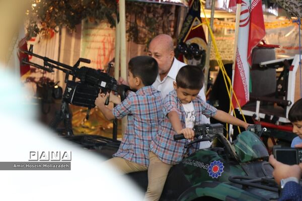 نمایشگاه هفته دفاع مقدس در ارومیه