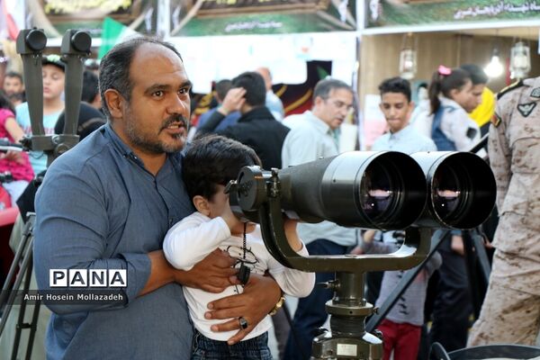 نمایشگاه هفته دفاع مقدس در ارومیه