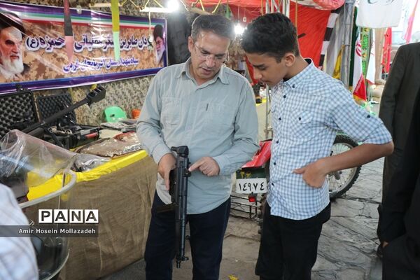 نمایشگاه هفته دفاع مقدس در ارومیه