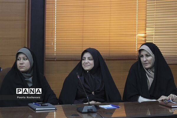 دیدار مدیرکل آموزش و پرورش فارس  با بانوان شاغل  این اداره