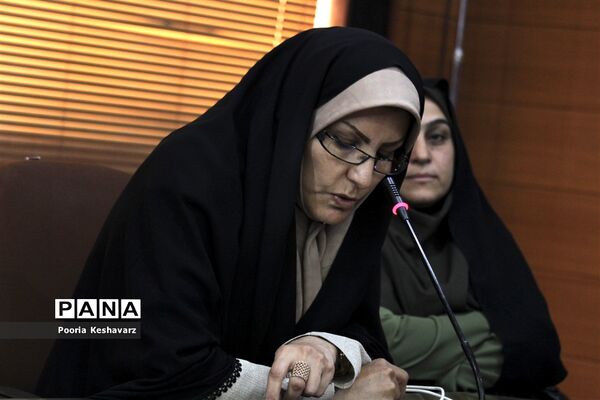 دیدار مدیرکل آموزش و پرورش فارس  با بانوان شاغل  این اداره