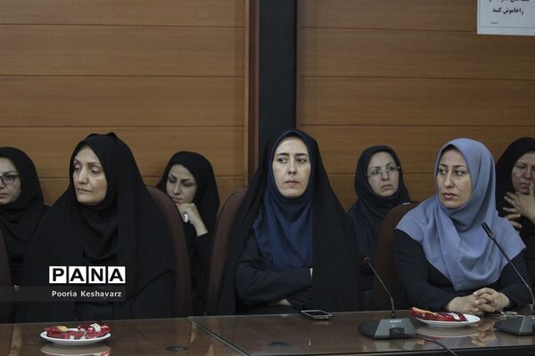 دیدار مدیرکل آموزش و پرورش فارس  با بانوان شاغل  این اداره