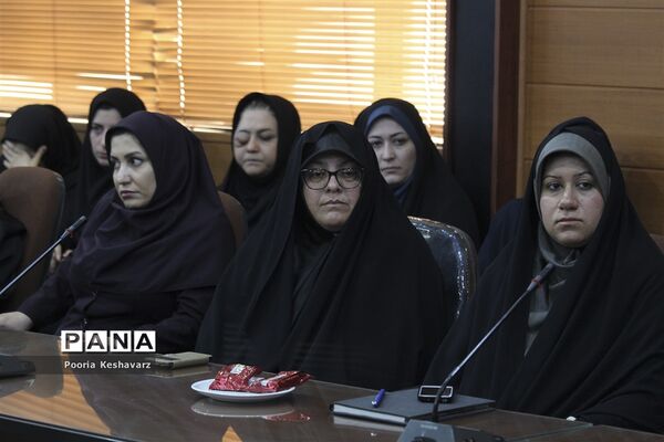 دیدار مدیرکل آموزش و پرورش فارس  با بانوان شاغل  این اداره