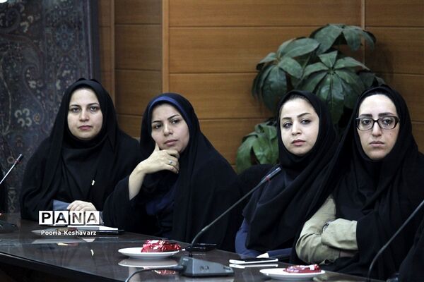 دیدار مدیرکل آموزش و پرورش فارس  با بانوان شاغل  این اداره