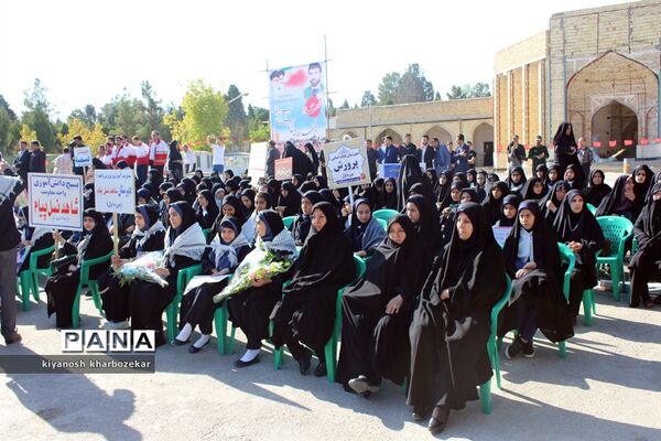 آیین غبار روبی مزار شهدا به مناسبت گرامیداشت هفته دفاع مقدس در ارومیه