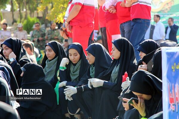 آیین غبار روبی مزار شهدا به مناسبت گرامیداشت هفته دفاع مقدس در ارومیه