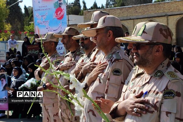 آیین غبار روبی مزار شهدا به مناسبت گرامیداشت هفته دفاع مقدس در ارومیه