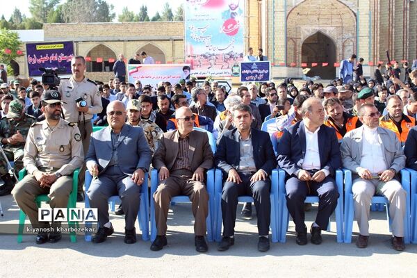 آیین غبار روبی مزار شهدا به مناسبت گرامیداشت هفته دفاع مقدس در ارومیه