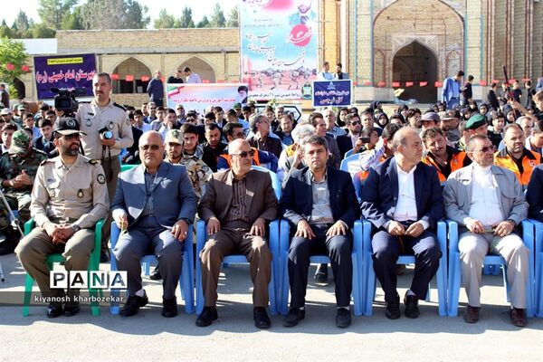 آیین غبار روبی مزار شهدا به مناسبت گرامیداشت هفته دفاع مقدس در ارومیه