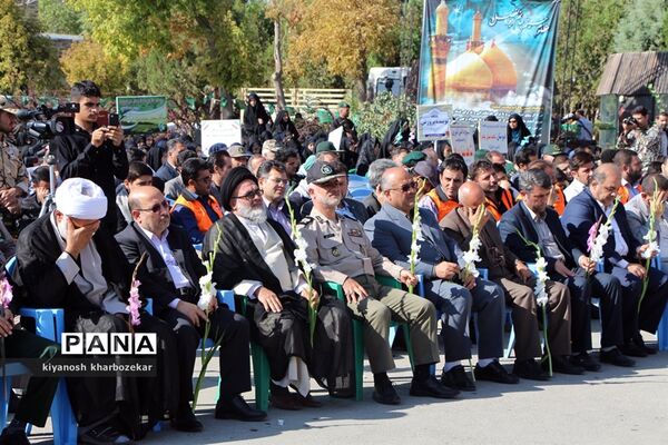 آیین غبار روبی مزار شهدا به مناسبت گرامیداشت هفته دفاع مقدس در ارومیه