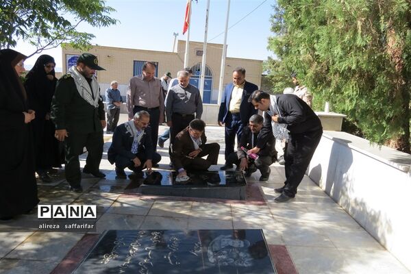 تجدید میثاق فرهنگیان اردستانی با شهدا