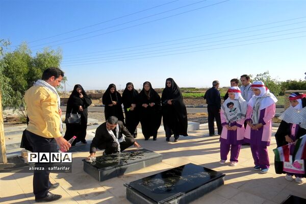 تجدید میثاق فرهنگیان اردستانی با شهدا