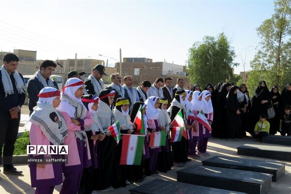 تجدید میثاق فرهنگیان اردستانی با شهدا