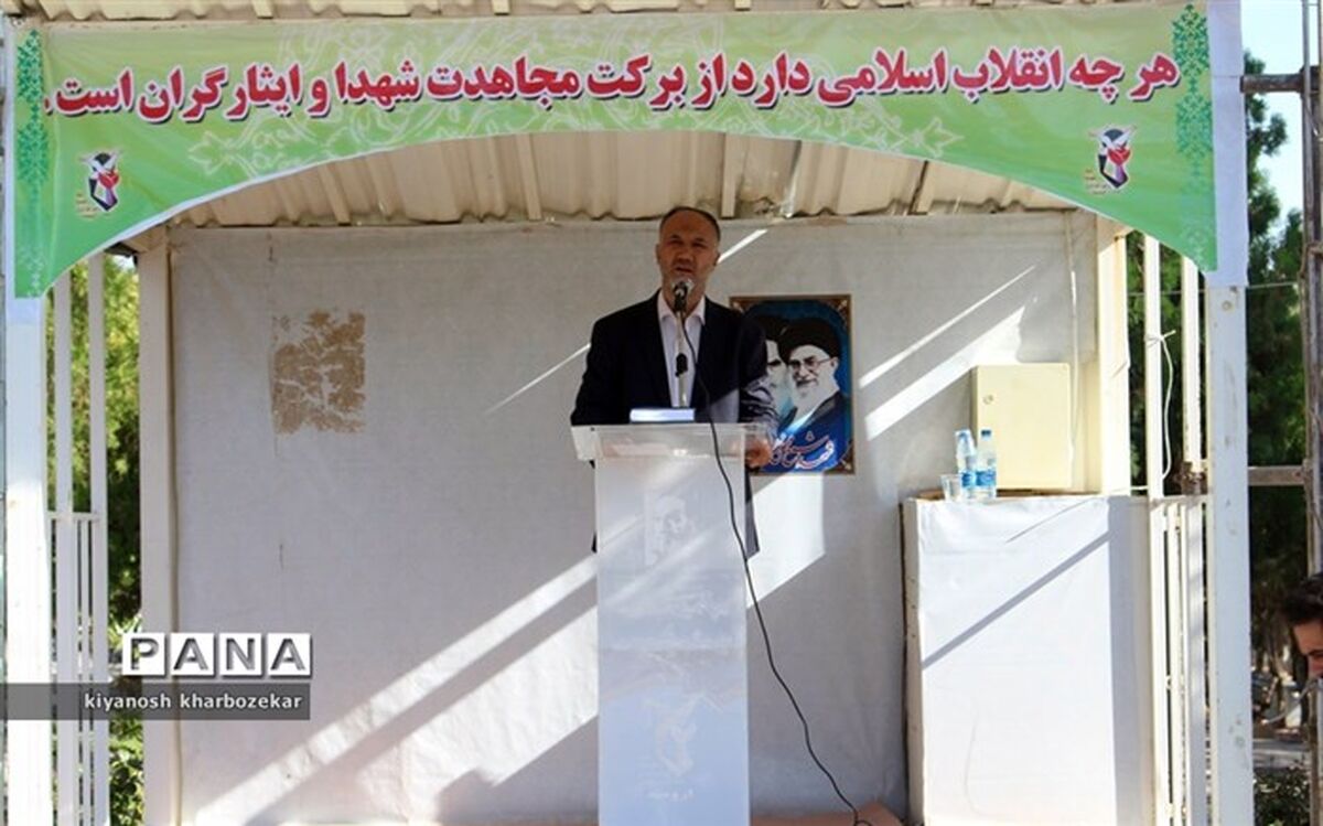 خون پاک شهیدان ریشه بدخواهان نظام اسلامی را می خشکاند