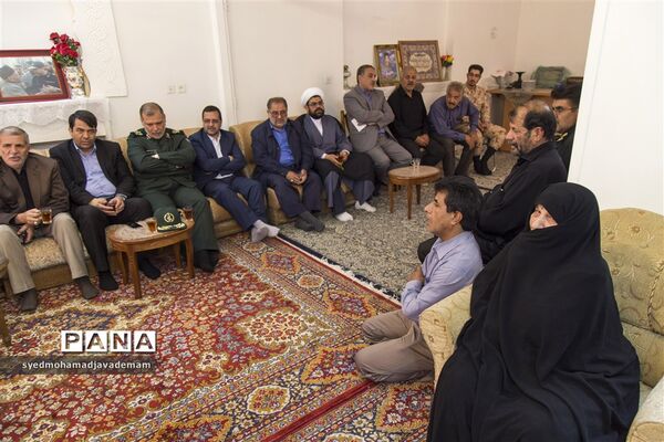 دیدار مسئولان استان یزد با خانواده های شهدا