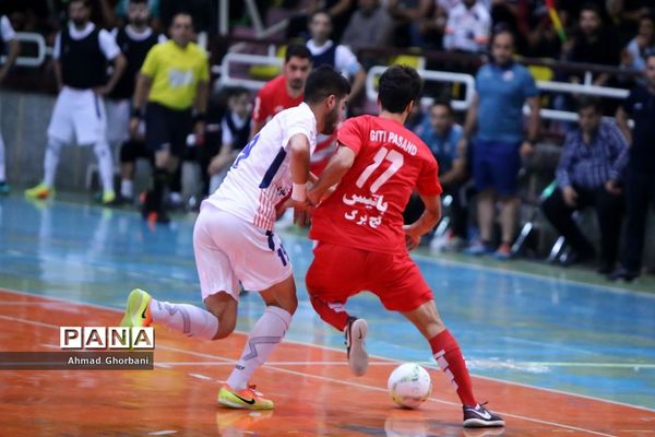 دیدار تیم‌های فوتسال شهروند ساری و گیتی‌پسند اصفهان