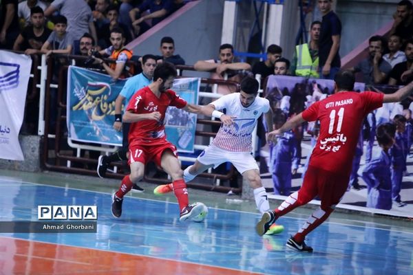 دیدار تیم‌های فوتسال شهروند ساری و گیتی‌پسند اصفهان