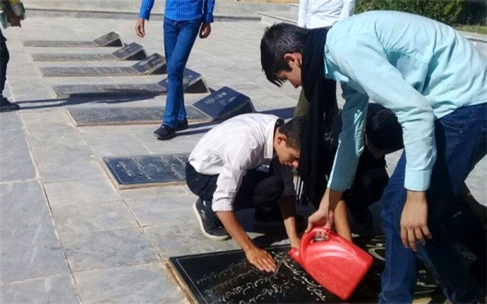 غبار روبی گلزار شهدا در استان چهارمحال و بختیاری