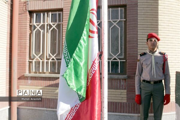 گارد پرچم پیشتازان سازمان دانش آموزی درهنرستان البرز