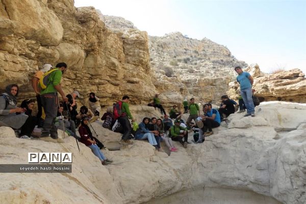 کوه‌پیمایی و کارگاه آموزش دره‌نوردی در کوهنوردان مُهر شهرستان مُهر