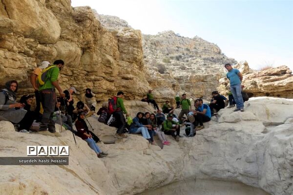 کوه‌پیمایی و کارگاه آموزش دره‌نوردی در کوهنوردان مُهر شهرستان مُهر