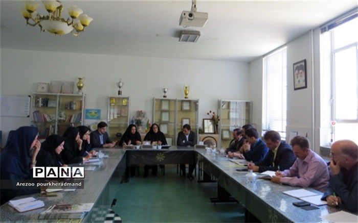 تحقق کارآفرینی و مهارت آموزی دانش آموزان مستلزم توجه ویژه است